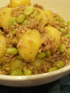 残りの枝豆で。じゃがいもの鶏そぼろ煮-レシピのメイン写真