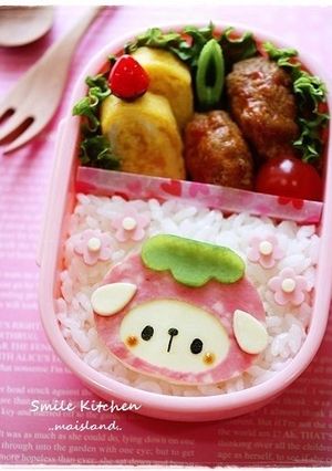 いちご帽子のうさぎちゃん*キャラ弁-レシピのメイン写真
