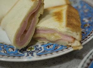 食パンでブリトー風ハムチーズ-レシピのメイン写真