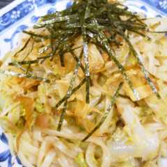 รูปของ 春キャベツと梅干のマヨポン焼きうどん☆