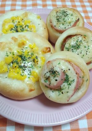 コーンマヨチーズパン＆ベーコンロールパン-レシピのメイン写真