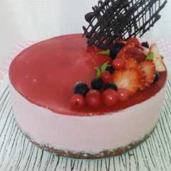 ふんわりフランボワーズムースケーキ-レシピのメイン写真