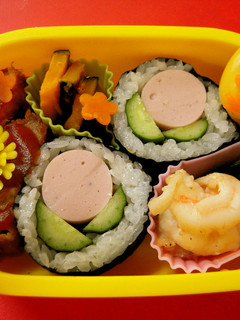 キャラ弁☆魚肉ソーセージのお花巻き寿司☆-レシピのメイン写真