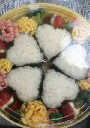 ハートのおにぎりケーキ風（？）弁当-レシピのメイン写真