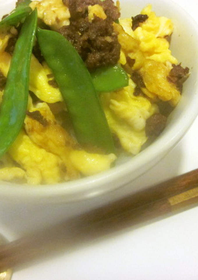 美人ママへ♪きぬさやの鮮やか三色丼風炒め-レシピのメイン写真