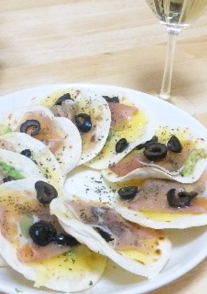 ワインにピッツァ-レシピのメイン写真