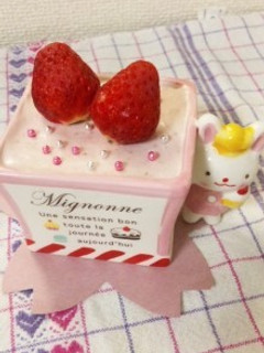 材料シンプルで超簡単♪ふわふわ苺ムース-レシピのメイン写真