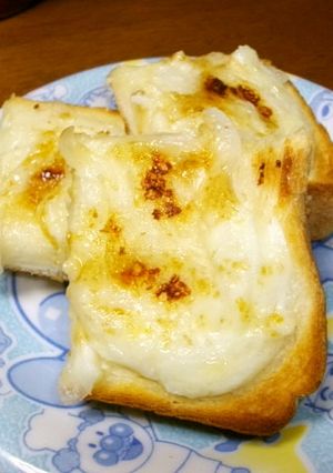 なんちゃってツナ風味＆オニオントースト-レシピのメイン写真