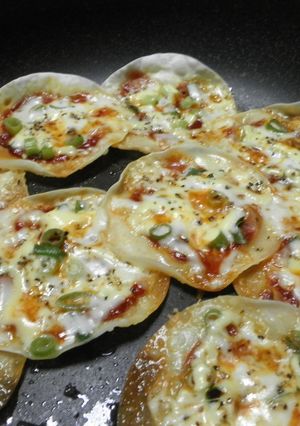 超簡単！ヘルシー　カリカリ餃子の皮ピザ-レシピのメイン写真