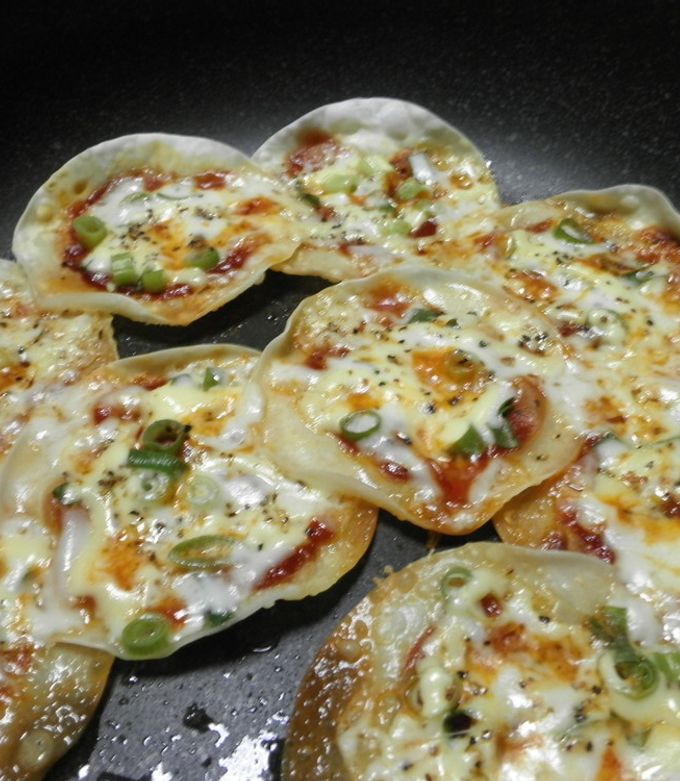 超簡単！ヘルシー　カリカリ餃子の皮ピザ-レシピのメイン写真