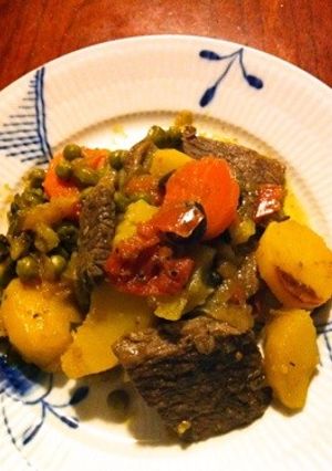 タジン鍋で牛肉と野菜のサフラン風味煮込み-レシピのメイン写真