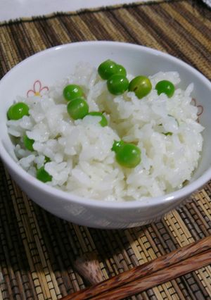 色鮮やか☆旬のえんどう豆ご飯-レシピのメイン写真