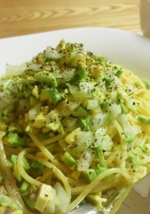アボカドと新玉ねぎのパスタ-レシピのメイン写真