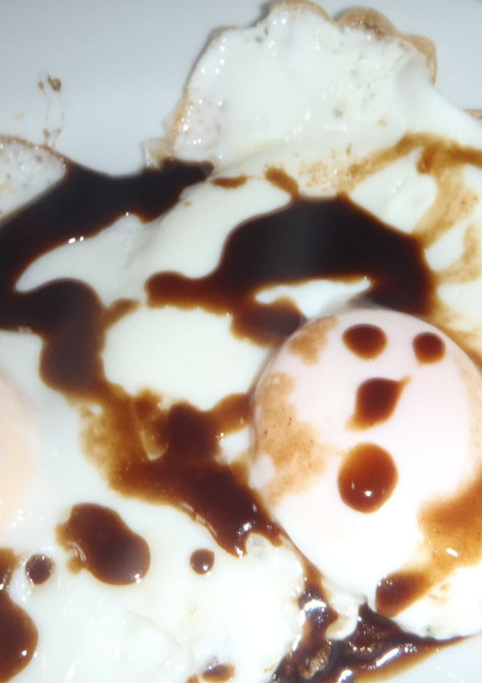 目玉焼きにソースをかけて-レシピのメイン写真