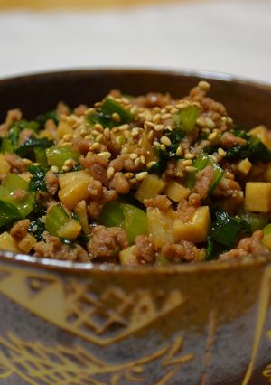 小松菜の中華風そぼろ丼-レシピのメイン写真