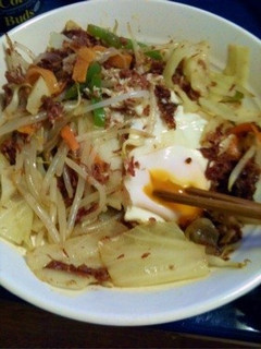 コンビーフと野菜の巣篭もり卵-レシピのメイン写真