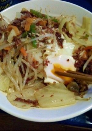 コンビーフと野菜の巣篭もり卵-レシピのメイン写真