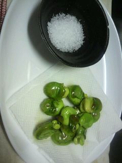 茹でるだけじゃない…焼き空豆☆-レシピのメイン写真