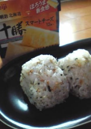 パパっと簡単☆チーズおにぎり☆-レシピのメイン写真