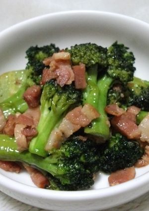 ★ブロッコリーとベーコンの炒め煮-レシピのメイン写真