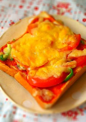 ピザ風♪トマトとチーズのリッチなトースト-レシピのメイン写真