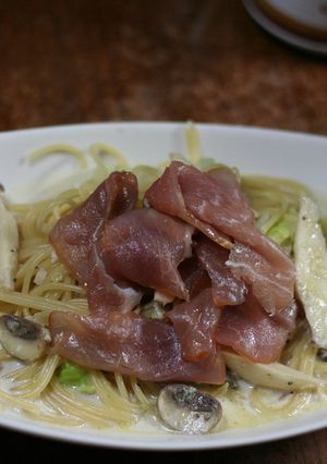 生ハムとお野菜もりもり牛乳パスタ-レシピのメイン写真