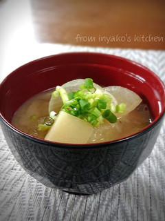 玉葱とじゃが芋のほっこりなお味噌汁-レシピのメイン写真