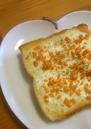 クリームチーズと鮭フレークのトースト-レシピのメイン写真