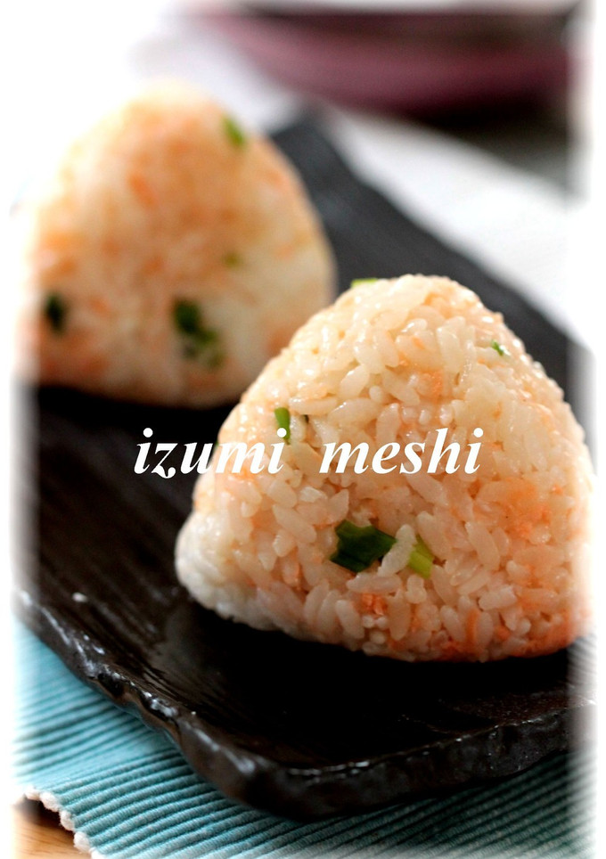 隠し味でグンと旨い！鮭マヨおにぎり-レシピのメイン写真