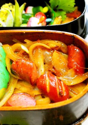 簡単♪玉ねぎとウインナーの焼肉マヨ炒め-レシピのメイン写真