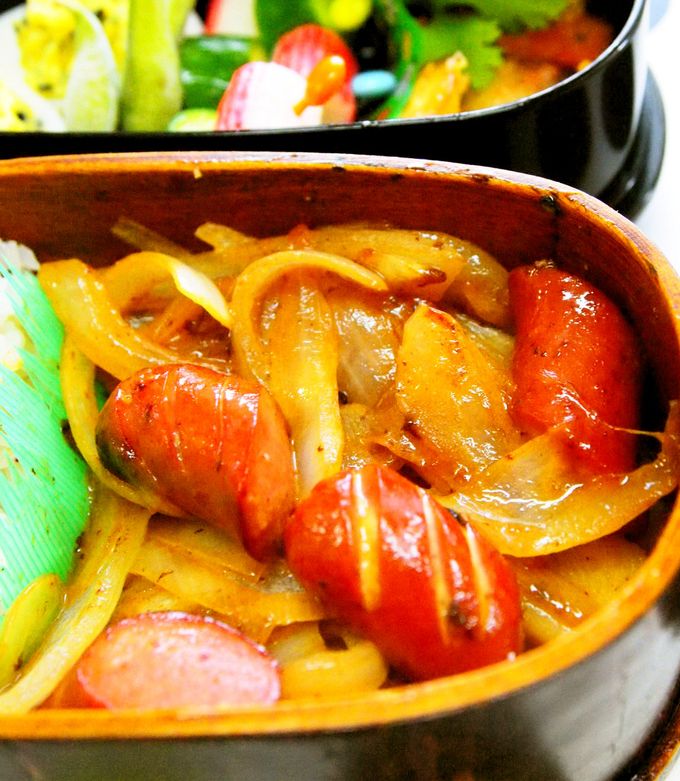簡単♪玉ねぎとウインナーの焼肉マヨ炒め-レシピのメイン写真