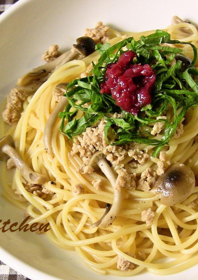鶏そぼろとしめじの和風パスタ♡梅肉添え-レシピのメイン写真