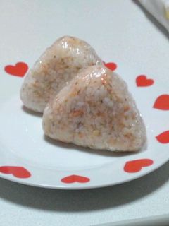 これが一番(^_^)ごま香る鮭おにぎり-レシピのメイン写真