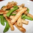 つるなしスナップえんどうと油揚げの炒め物