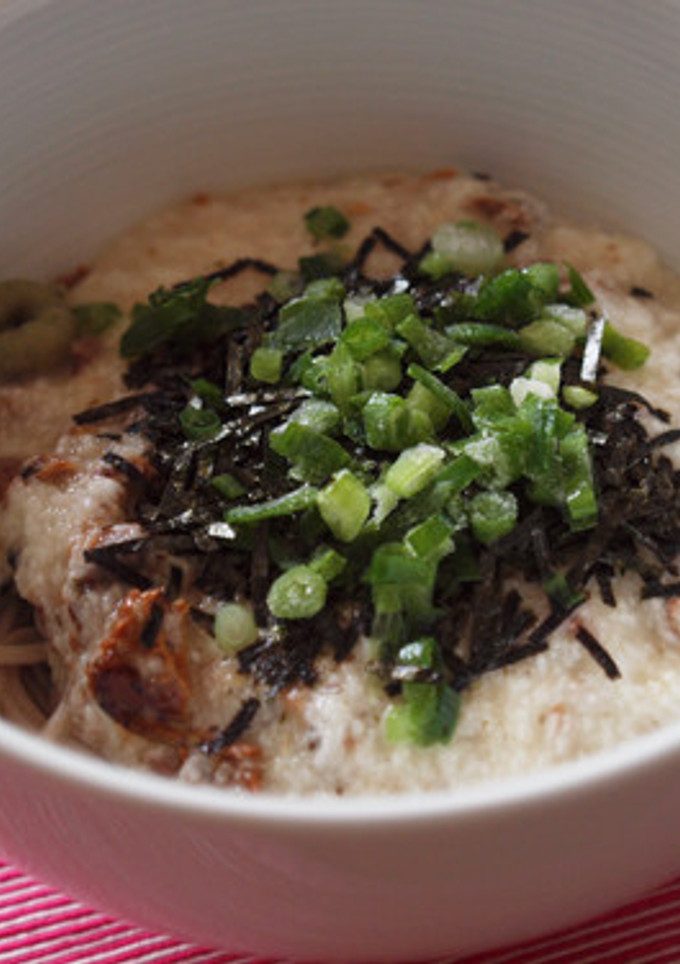 さんまの蒲焼缶詰で冷たいとろろ蕎麦-レシピのメイン写真