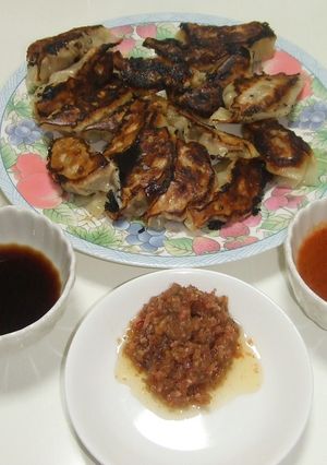 我が家の大人気!カリッと餃子 食べラーで-レシピのメイン写真