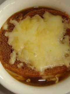 味の素のコンソメでオニオングラタンスープ-レシピのメイン写真