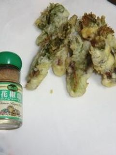 たらの芽のてんぷらは、花椒塩がおいしい♪-レシピのメイン写真