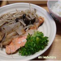 รูปของ 具だくさん！塩バター蒸し鮭