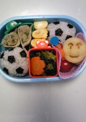 キャラ弁☆おにぎり６・サッカーボール-レシピのメイン写真