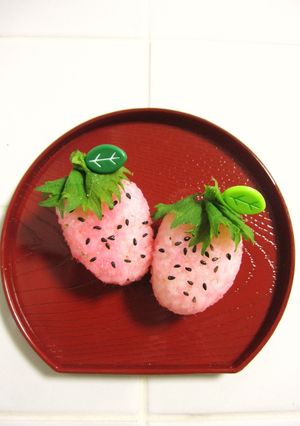 可愛い~♪苺おむすび☆ダーリンのお弁当-レシピのメイン写真