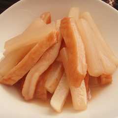 รูปของ 大根とさつま揚げの炊いたん