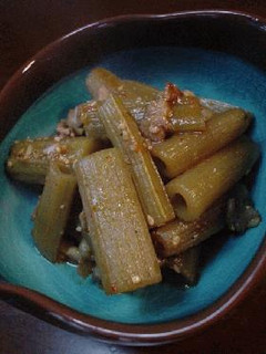 フキと豚バラのにんにくキムチ炒め-レシピのメイン写真