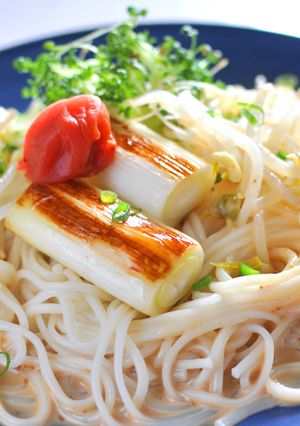 【簡単】焼葱と梅干の胡麻素麺-レシピのメイン写真