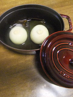 ストウブ【staub】❦玉ネギの昆布煮-レシピのメイン写真