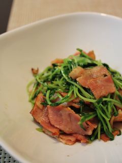 ♪豆苗とベーコンのガーリックバター炒め♪-レシピのメイン写真