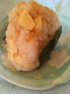 チーズとタケノコのおにぎり-レシピのメイン写真