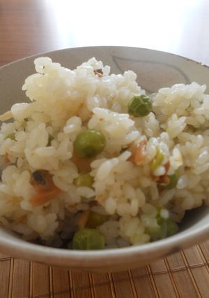 あさりの佃煮とグリンピースの炊き込みご飯-レシピのメイン写真