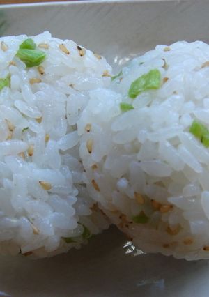おにぎりの具に♪大根の葉＆白ごまおにぎり-レシピのメイン写真