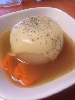 まるごと新玉ねぎの肉詰めコンソメ煮-レシピのメイン写真